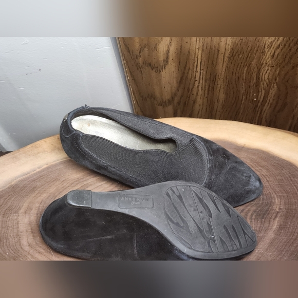 Anne Klein Black Suede iFlex Wedge Heel Slip-Ons - Size 6 - Picture 3 of 7